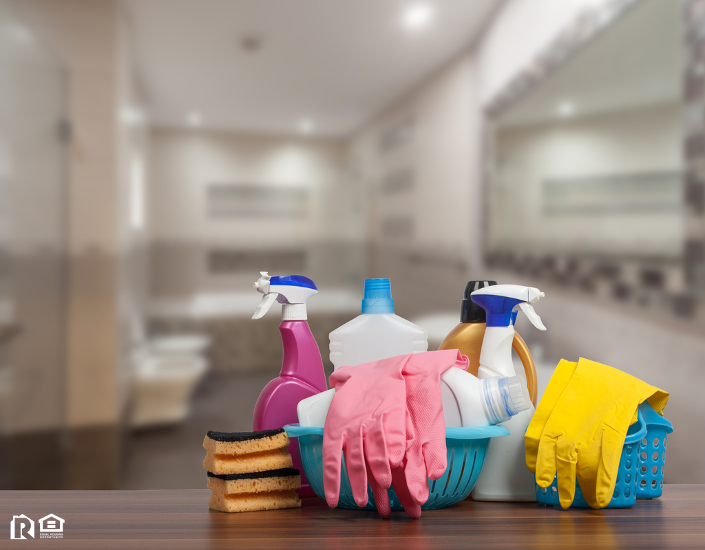 Cleaning Supplies as the Focal Point of a Bathroom in a Live Oak Rental Home