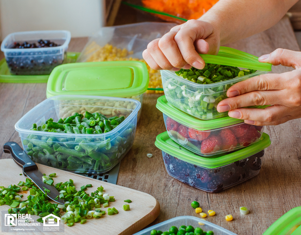 Honolulu Tenant Taking Time to Prep Meals for the Upcoming Week