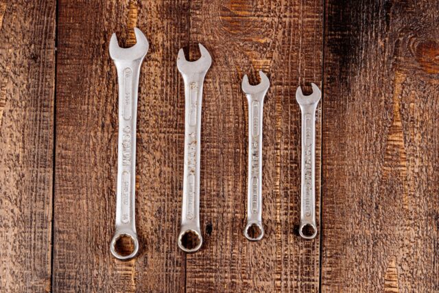 four-wrenches-in-line four wrenches in a line
