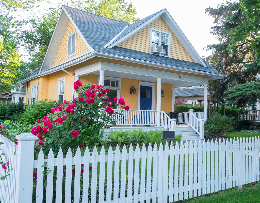 St. Clair Shores Rental Property with a Beautifully Well-Maintained Fence