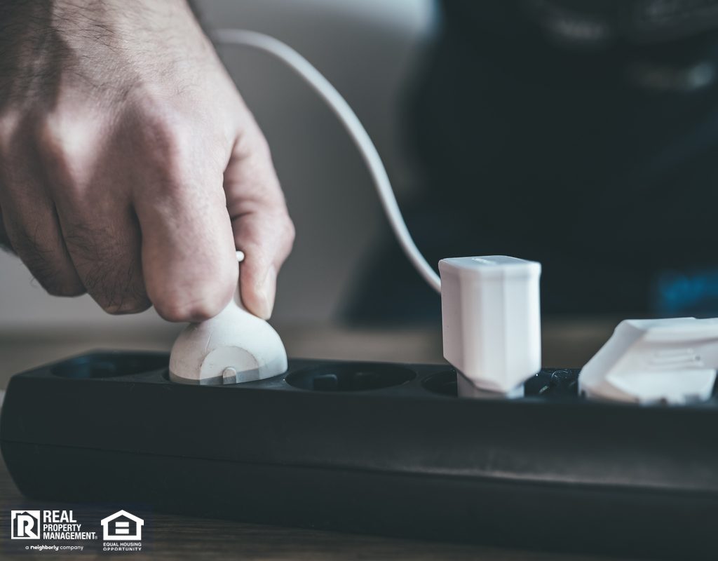 Vernal Renter Using a Power Strip