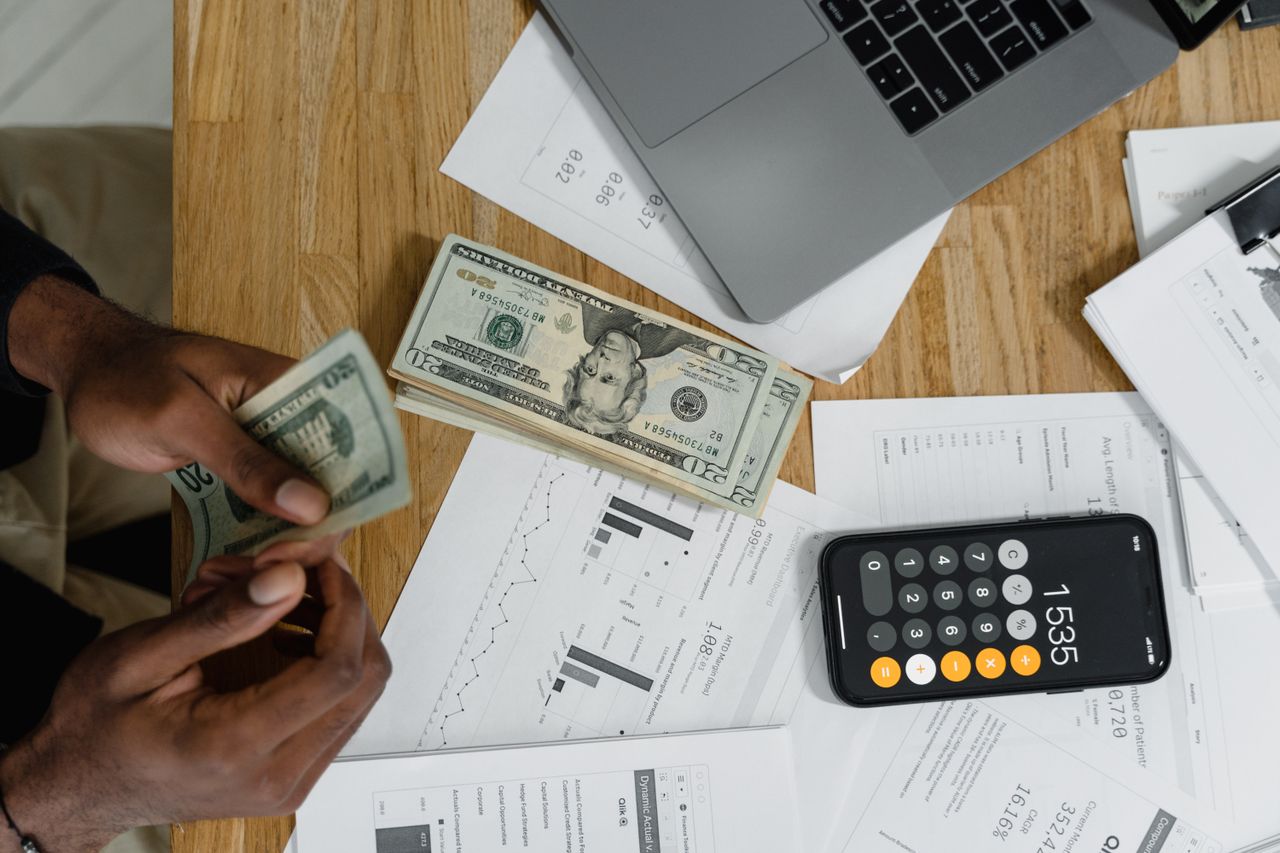 person doing budgeting