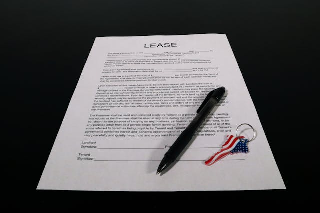 Lease-Agreement-Document-with-Pen-and-Keychain.jpg 