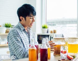 Ivins Renter Making Kombucha in Their Kitchen