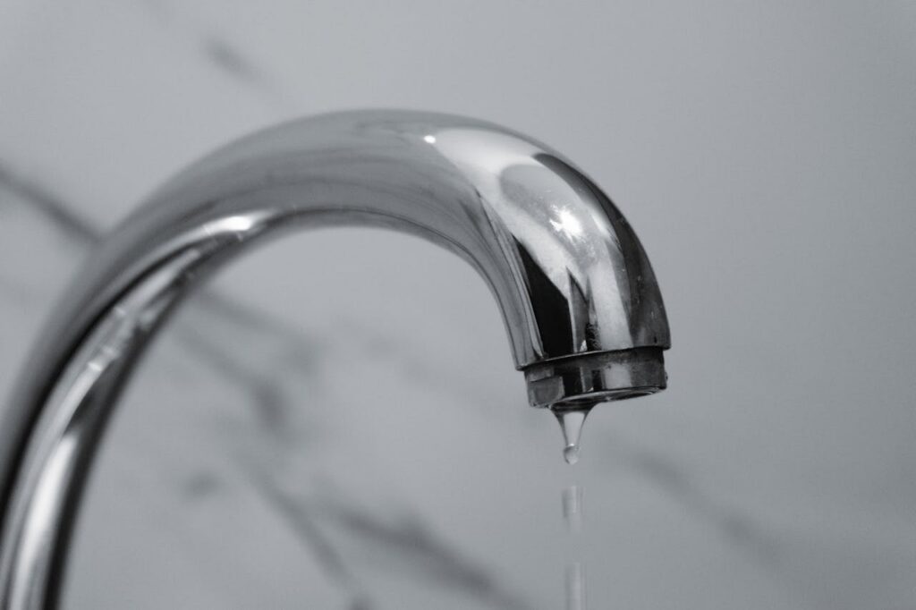 sink dripping water